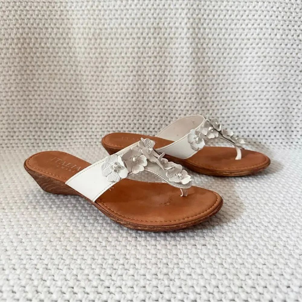 Italian Shoemakers Giggle White Faux Leather Flower Applique Thong Sandal Heels